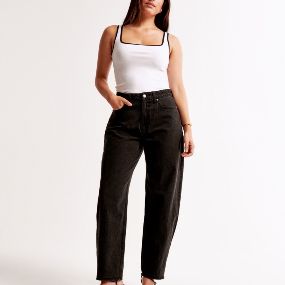 Abercrombie Curve Love High Rise Tapered Loose Jean in Black Size 29L